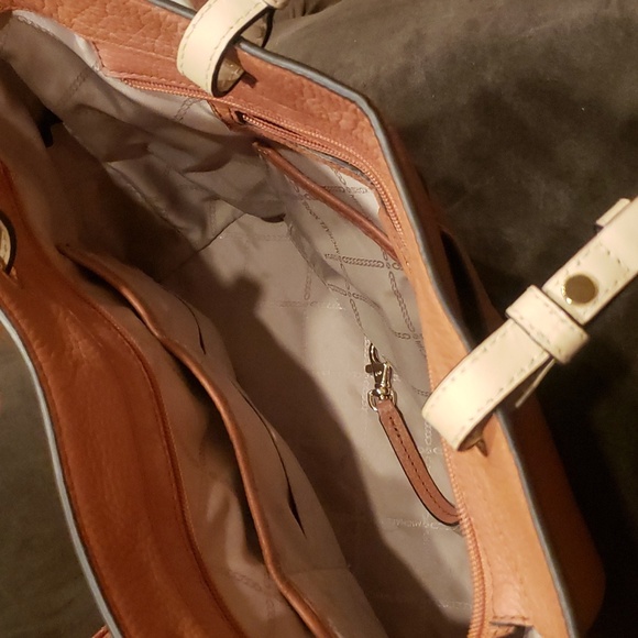 Michael Kors medium pebbled leather tote bag. Pinkish/Blush colored..BONUS CHARM - Picture 4 of 8